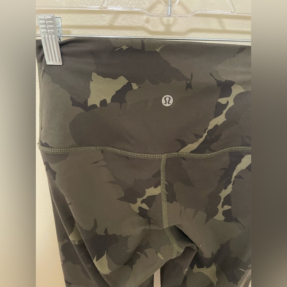 ✨Lululemon Align High Rise Crop Leggings Size 6 - Picture 7 of 7